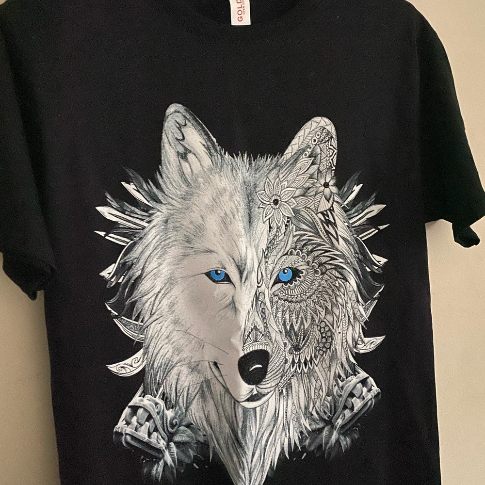 Black wolf shirt